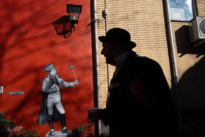 This Street Photographer Shows How ‘Nothing Newsworthy’ Can Be Truly Beautiful (31 Pics)