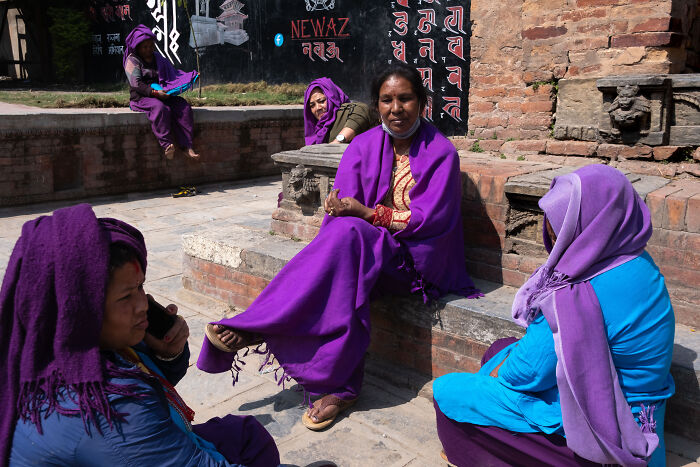This Street Photographer Shows How ‘Nothing Newsworthy’ Can Be Truly Beautiful (31 Pics)