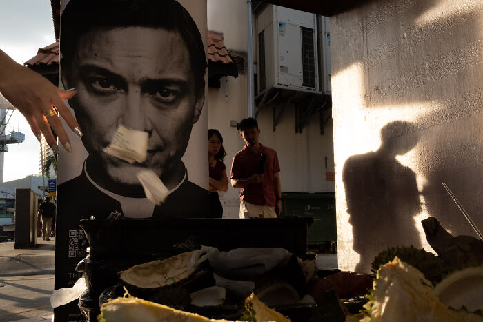 This Street Photographer Shows How ‘Nothing Newsworthy’ Can Be Truly Beautiful (31 Pics)