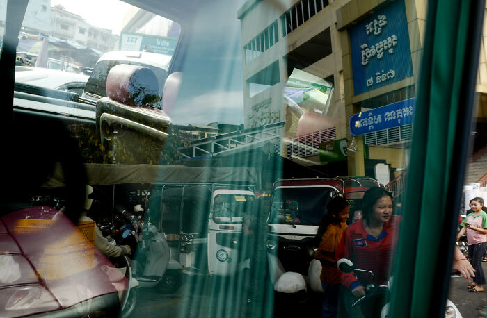 This Photographer Captures The Abstract Poetry Hidden In Reality (48 Pics)