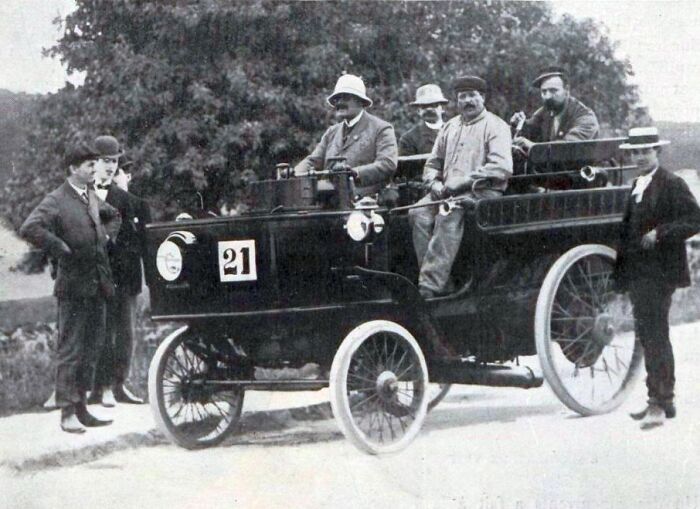 50 Photos That Show How Wild The First Cars Really Were 100 Years Ago