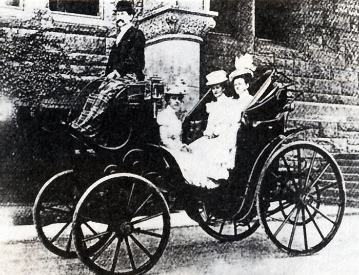 50 Photos That Show How Wild The First Cars Really Were 100 Years Ago
