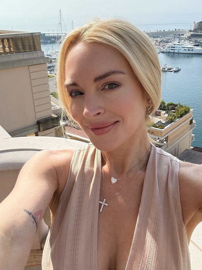 After Responding To Plastic Surgery Rumors, Lindsay Lohan Stuns Fans With New Makeup-Free Selfies