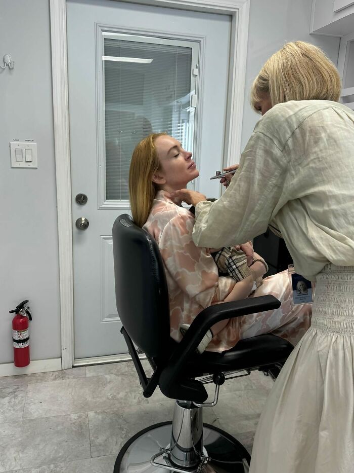 After Responding To Plastic Surgery Rumors, Lindsay Lohan Stuns Fans With New Makeup-Free Selfies