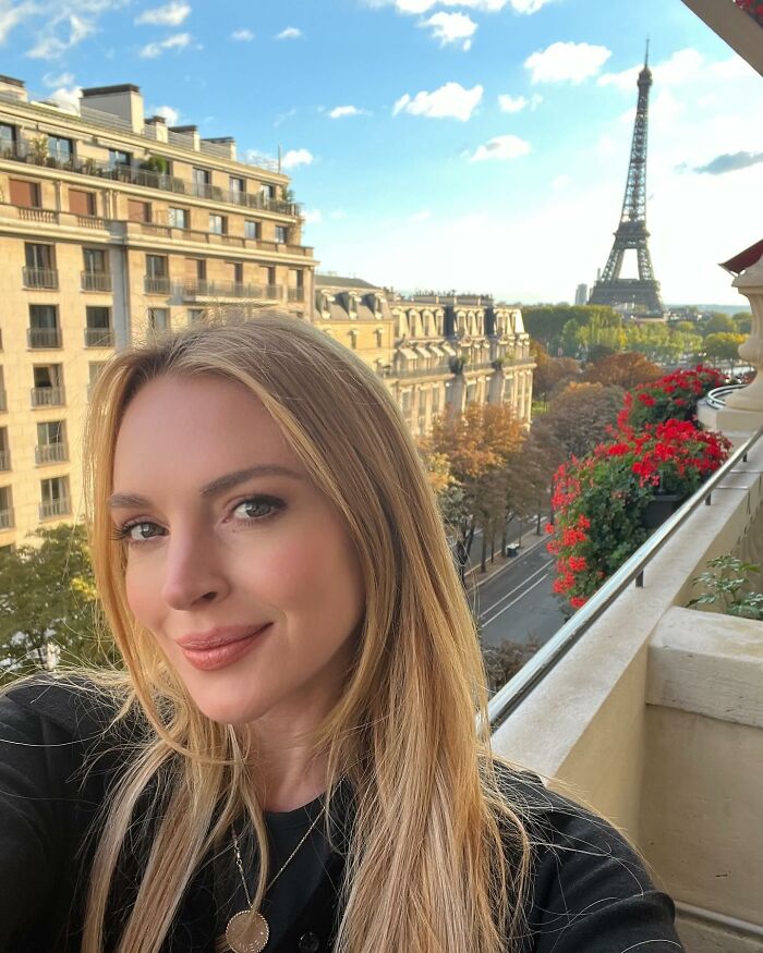 After Responding To Plastic Surgery Rumors, Lindsay Lohan Stuns Fans With New Makeup-Free Selfies