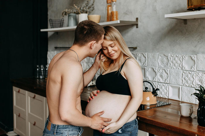 GF Lays Down Ultimatum After Caring Dad Lets Pregnant Daughter Move Back Home