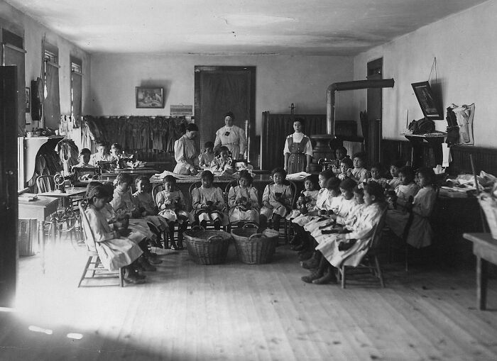30 Haunting Photos From Native American Boarding Schools In The 1910s