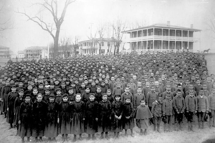 30 Haunting Photos From Native American Boarding Schools In The 1910s