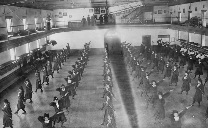 30 Haunting Photos From Native American Boarding Schools In The 1910s