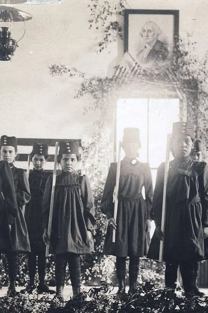 30 Haunting Photos From Native American Boarding Schools In The 1910s