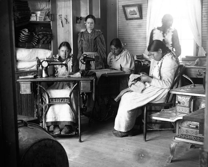 30 Haunting Photos From Native American Boarding Schools In The 1910s