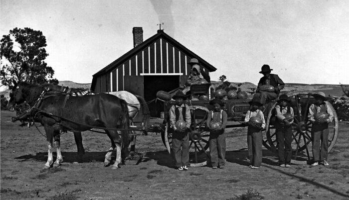 30 Haunting Photos From Native American Boarding Schools In The 1910s