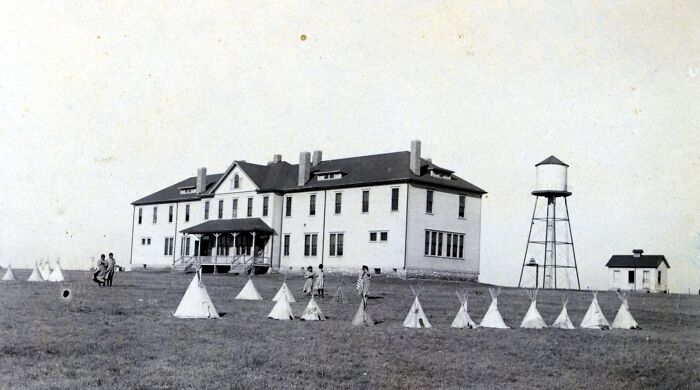 30 Haunting Photos From Native American Boarding Schools In The 1910s