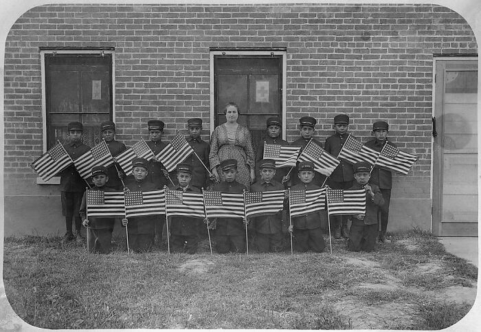 30 Haunting Photos From Native American Boarding Schools In The 1910s