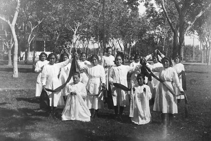 30 Haunting Photos From Native American Boarding Schools In The 1910s