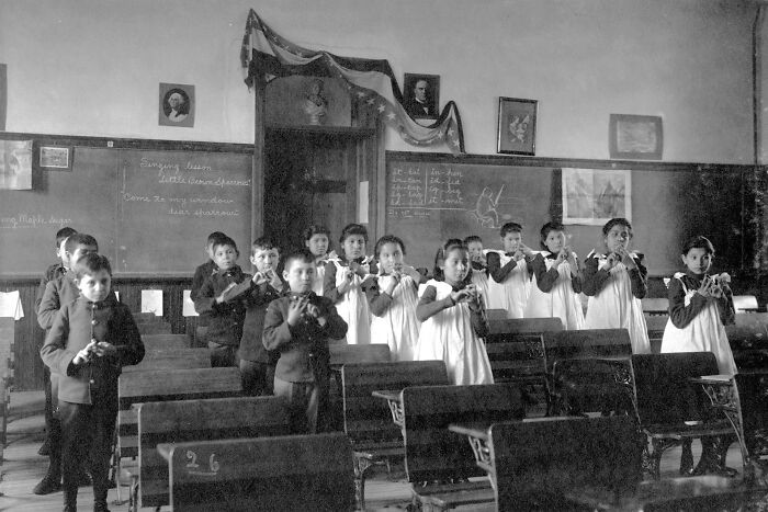 30 Haunting Photos From Native American Boarding Schools In The 1910s