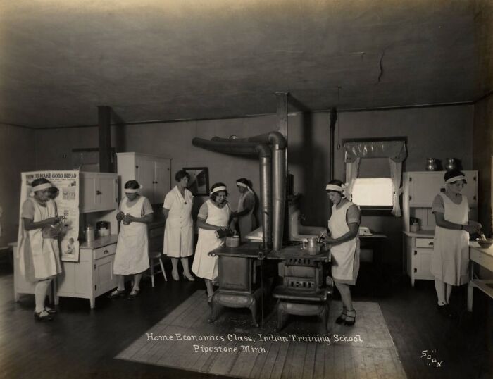 30 Haunting Photos From Native American Boarding Schools In The 1910s