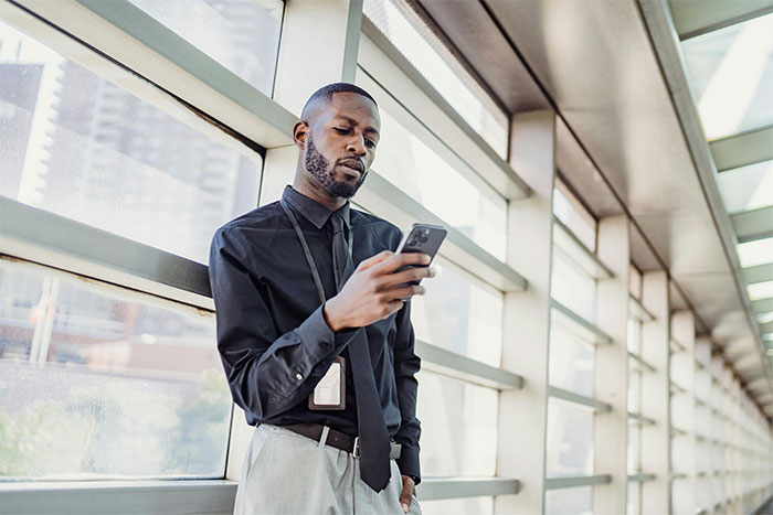Wife Finds Husband’s Texts With His Coworker Just 2 Weeks After Their Wedding: &#8220;My Stomach Sank&#8221;