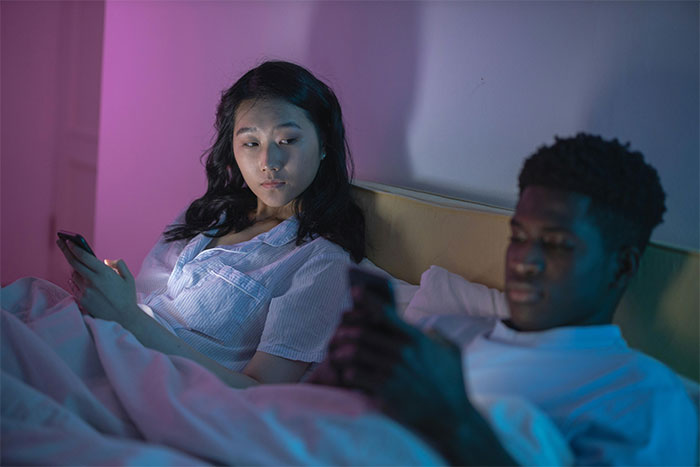 Wife Finds Husband’s Texts With His Coworker Just 2 Weeks After Their Wedding: &#8220;My Stomach Sank&#8221;