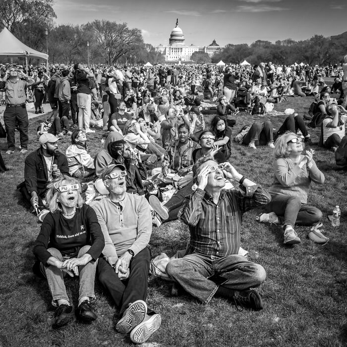 50 Powerful Images That Turn Everyday Life Into Visual Stories By This Photographer