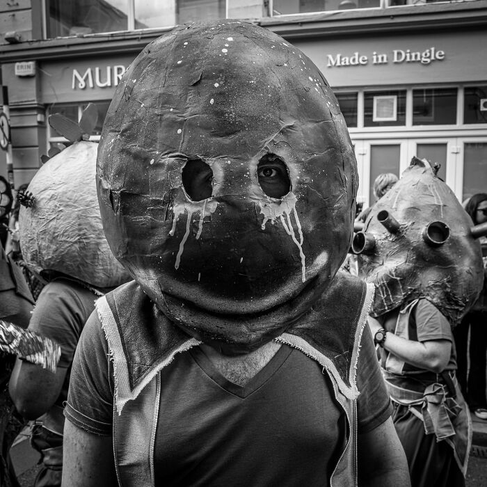 50 Powerful Images That Turn Everyday Life Into Visual Stories By This Photographer