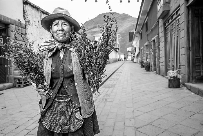 50 Powerful Images That Turn Everyday Life Into Visual Stories By This Photographer