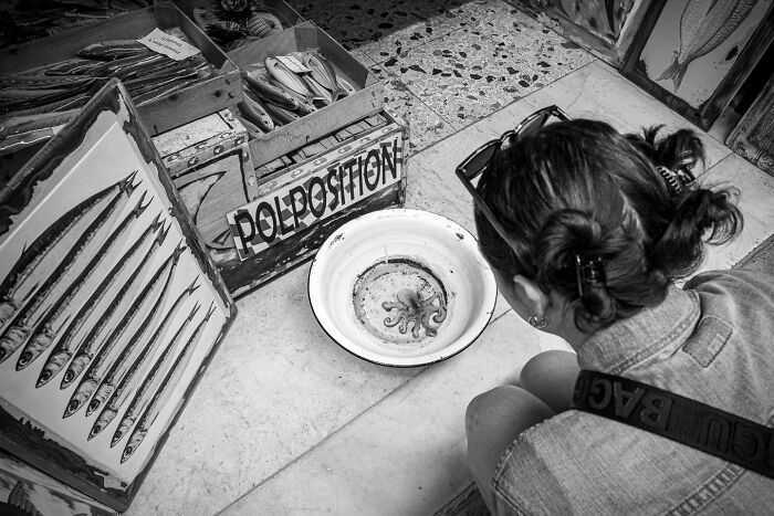 50 Powerful Images That Turn Everyday Life Into Visual Stories By This Photographer
