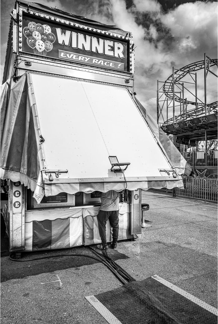 50 Powerful Images That Turn Everyday Life Into Visual Stories By This Photographer
