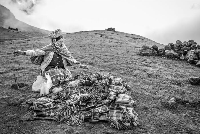 50 Powerful Images That Turn Everyday Life Into Visual Stories By This Photographer