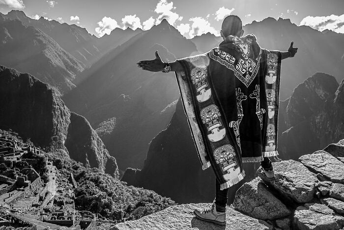 50 Powerful Images That Turn Everyday Life Into Visual Stories By This Photographer