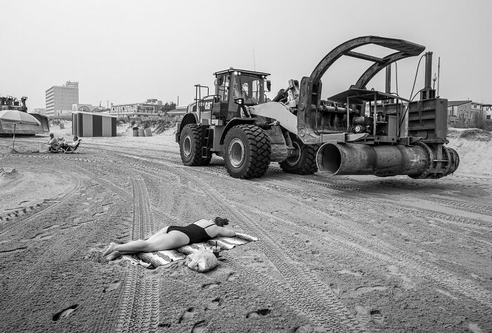 50 Powerful Images That Turn Everyday Life Into Visual Stories By This Photographer