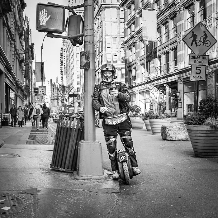 50 Powerful Images That Turn Everyday Life Into Visual Stories By This Photographer