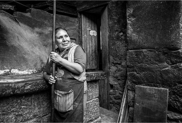 50 Powerful Images That Turn Everyday Life Into Visual Stories By This Photographer