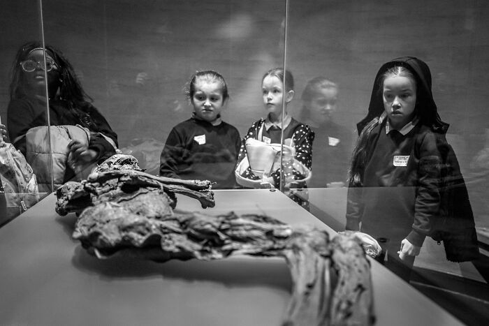 50 Powerful Images That Turn Everyday Life Into Visual Stories By This Photographer