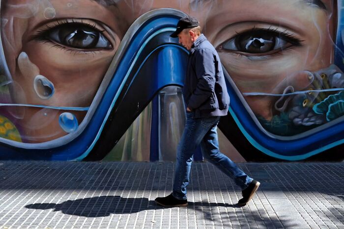 Photographer Captures 50 Of Life’s Unseen, Unposed Moments On The Streets