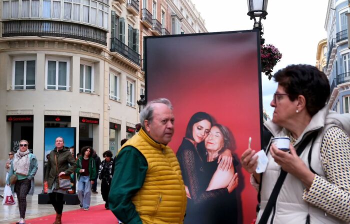 Photographer Captures 50 Of Life’s Unseen, Unposed Moments On The Streets