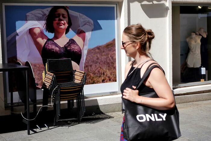 Photographer Captures 50 Of Life’s Unseen, Unposed Moments On The Streets