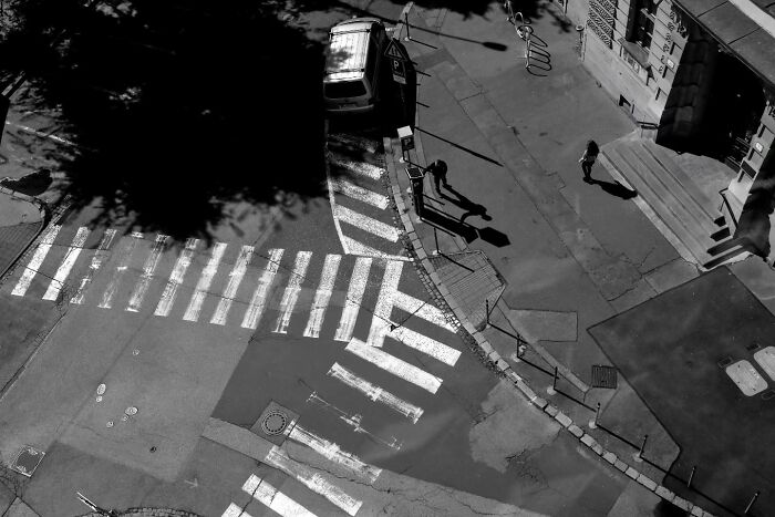 Photographer Captures 50 Of Life’s Unseen, Unposed Moments On The Streets