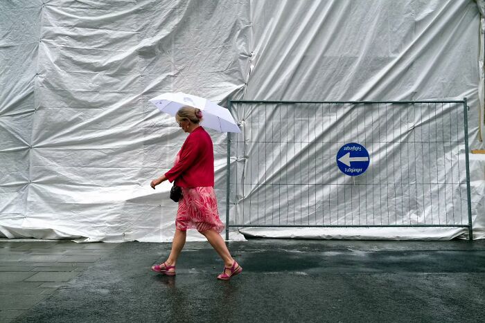 Photographer Captures 50 Of Life’s Unseen, Unposed Moments On The Streets