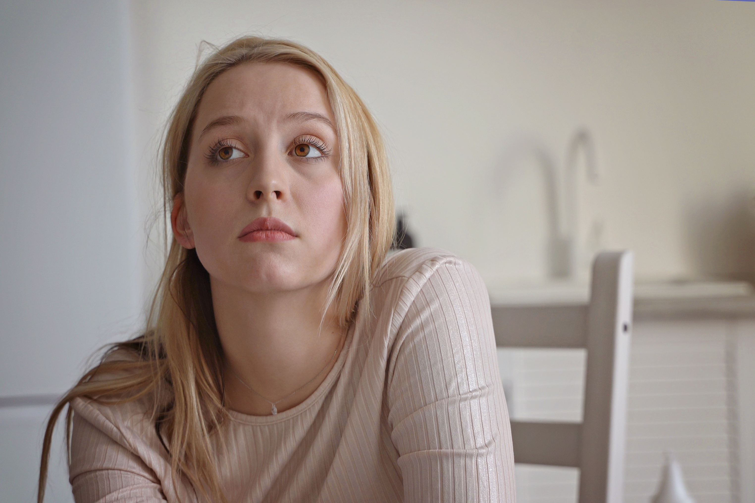 Sister Lies About Road Trip Plans, Then Cries To The Whole Family When Her Sister Leaves