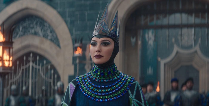 Gal Gadot&#8217;s Red Notice Stands To Lose Its Netflix Crown As Fans Turn On Her