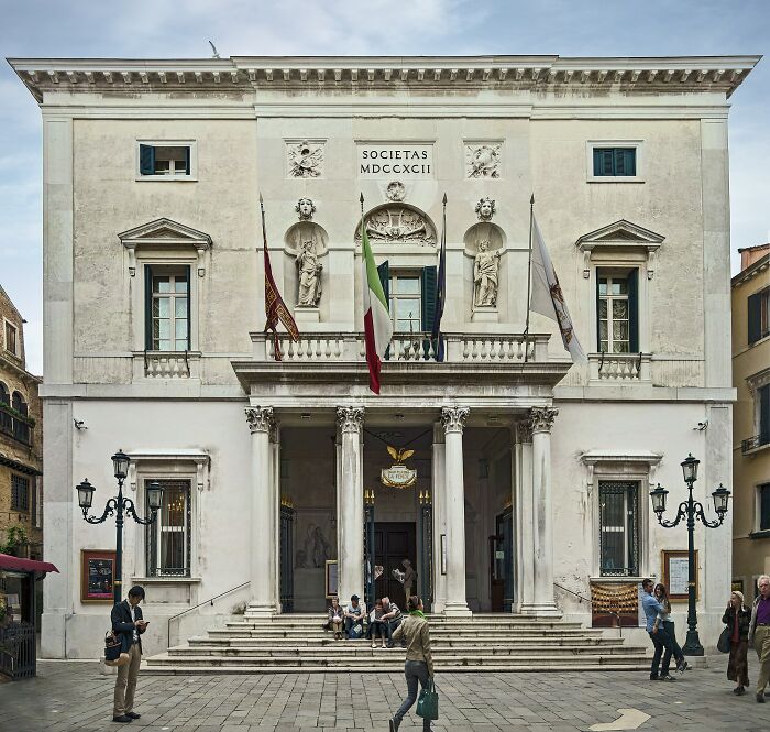 25 Historic Buildings That Were Nearly Lost Forever But Saved