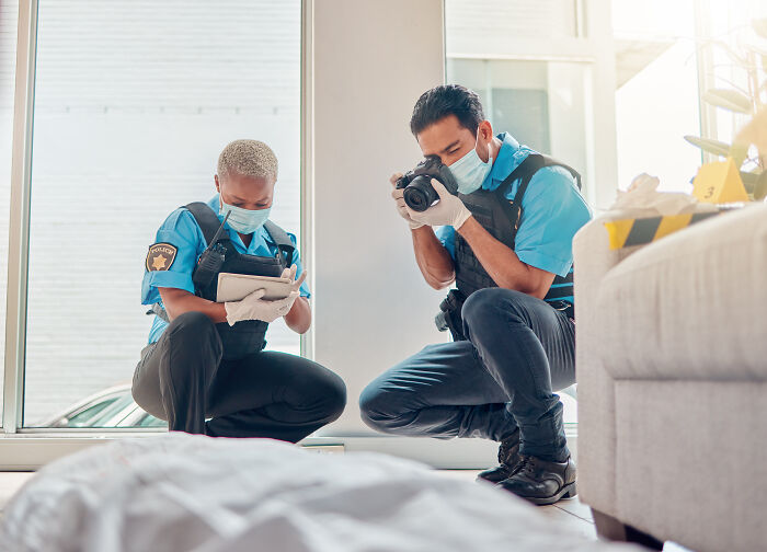 43 Stories About The Most Creepy And Disturbing Things Police Officers Saw At Someone’s Home