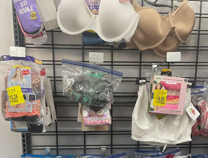 75 Wild Times Walmart Employees Went To Work And Left Thinking “I Don’t Get Paid Enough For This”