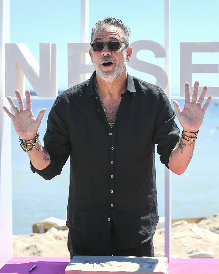 Viral Theory Says Jeffrey Dean Morgan Pleasures Himself 20 Times A Week, Actor Responds To It