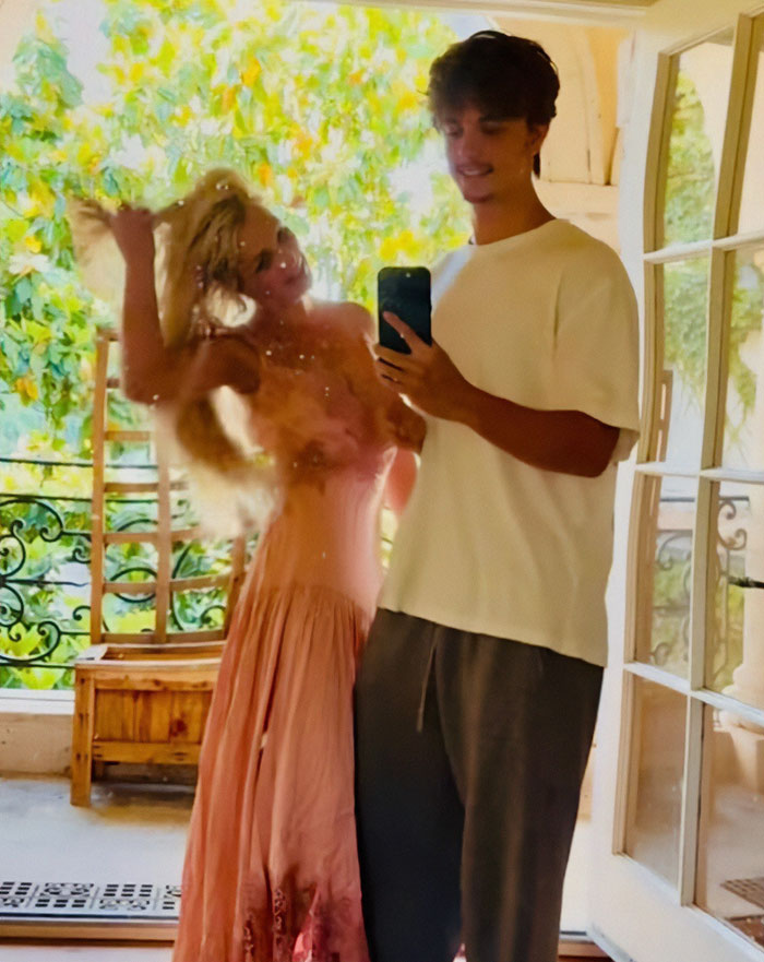 &#8220;You Need Mental Help&#8221;: After Showing Messy Home, Britney Spears Sparks More Concerns With Photos