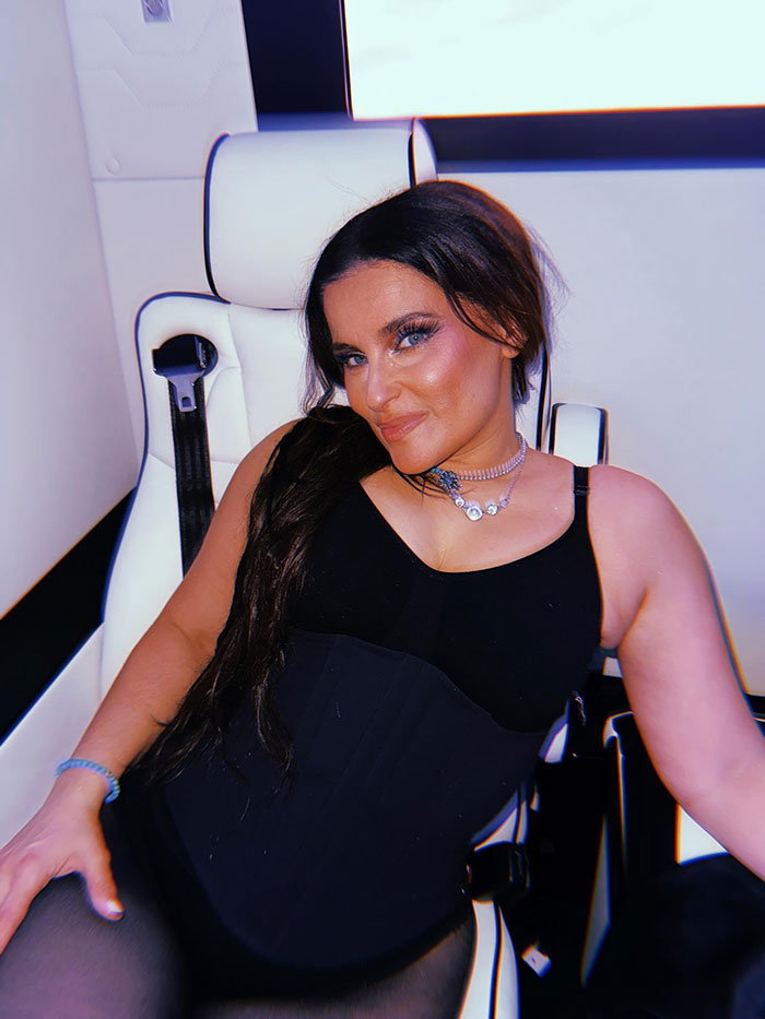 “2006 > 2005”: Nelly Furtado’s Latest Performance Has Fans Asking “[What] Happened To Her”