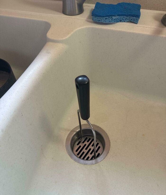 50 Photos That Show What It’s Like To Have An Entitled Sibling