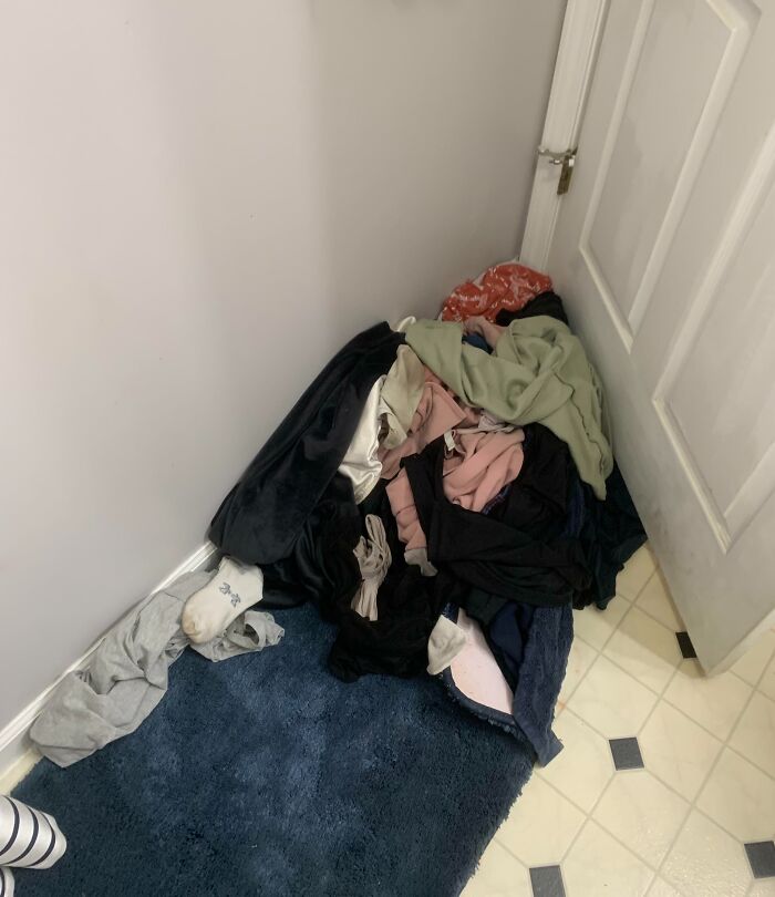 50 Photos That Show What It’s Like To Have An Entitled Sibling