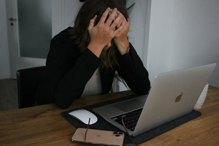 “No Exceptions”: Boss’s New Rule Lasts Exactly One Day After He Didn’t Think Things Through